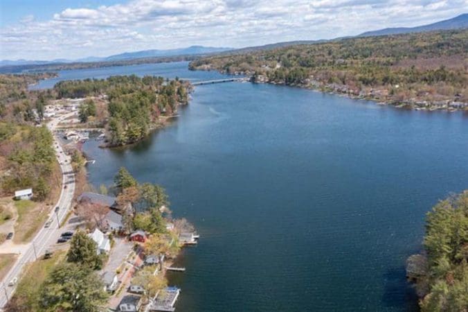Lake Winnisquam NH Cottages